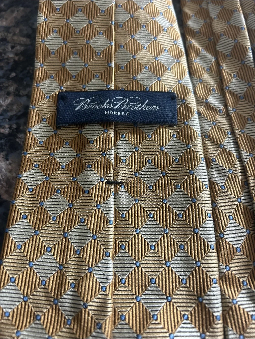 BROOKS BROTHERS GOLD GEOMETRIC SILK TIE